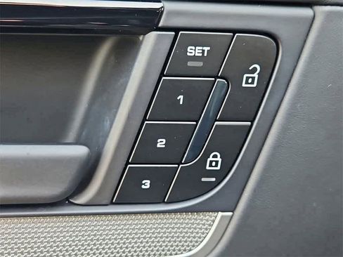 Used 2025 Porsche Cayenne S image 24