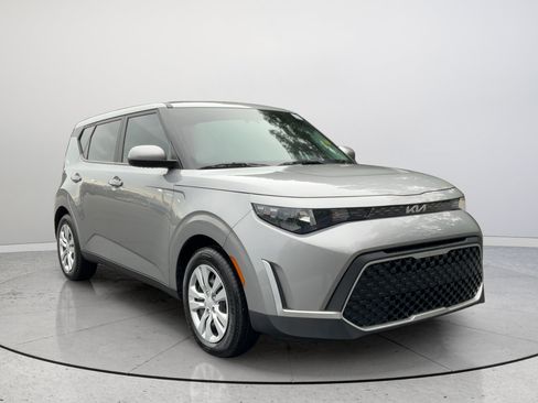 Used 2023 Kia Soul LX FWD image 1
