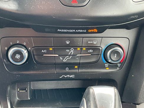 Used 2015 Ford Focus SE FWD image 20