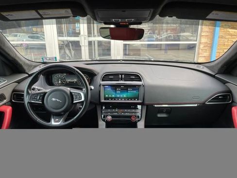 Used 2019 Jaguar F-PACE S image 34