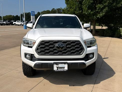 Used 2020 Toyota Tacoma TRD Off-Road AWD/4WD image 2