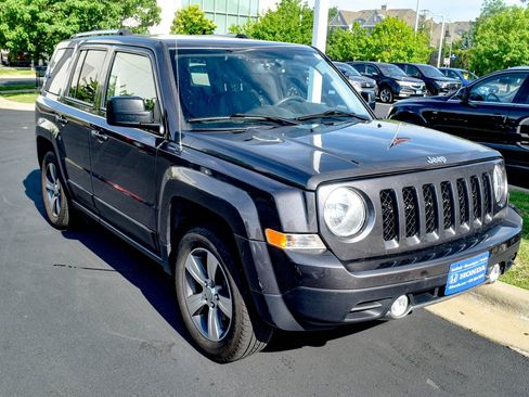 Used 2017 Jeep Patriot High Altitude AWD/4WD image 3