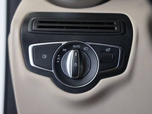 Used 2022 Mercedes-Benz GLC 300 4MATIC image 25