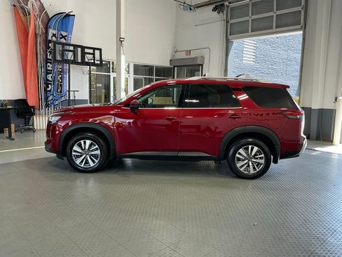 Used 2023 Nissan Pathfinder SL AWD/4WD image 27