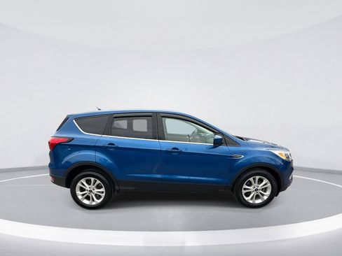 Used 2019 Ford Escape SE image 9