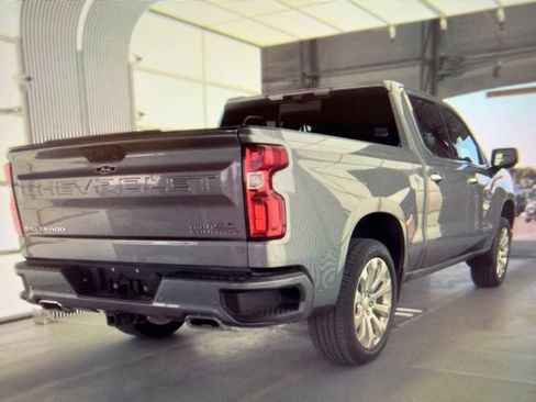 Used 2020 Chevrolet Silverado 1500 High Country w/ Technology Package AWD/4WD image 3