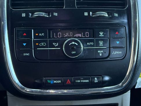 Used 2016 Chrysler Town & Country Touring FWD image 59