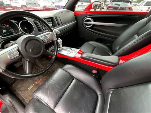 Used 2003 Chevrolet SSR w/ Preferred Equipment Group RWD image 10