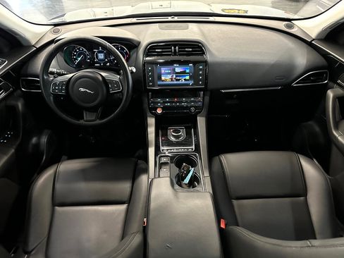 Used 2017 Jaguar F-PACE Premium image 27