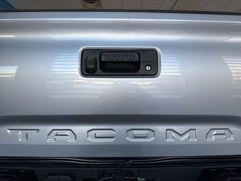 Used 2020 Toyota Tacoma TRD Sport image 17