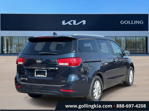 Used 2017 Kia Sedona LX w/ LX Essentials Premium Package FWD image 3