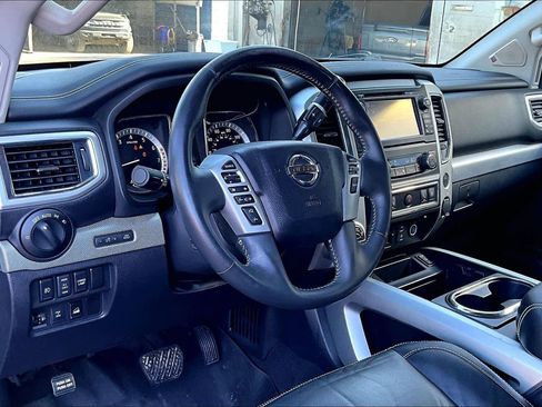 Used 2017 Nissan Titan PRO-4X w/ Pro-4x Convenience Package image 17