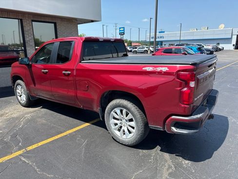 Used 2019 Chevrolet Silverado 1500 Custom w/ Custom Value Package AWD/4WD image 3