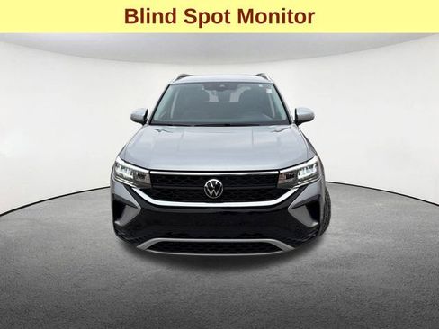 Used 2024 Volkswagen Taos SE image 4