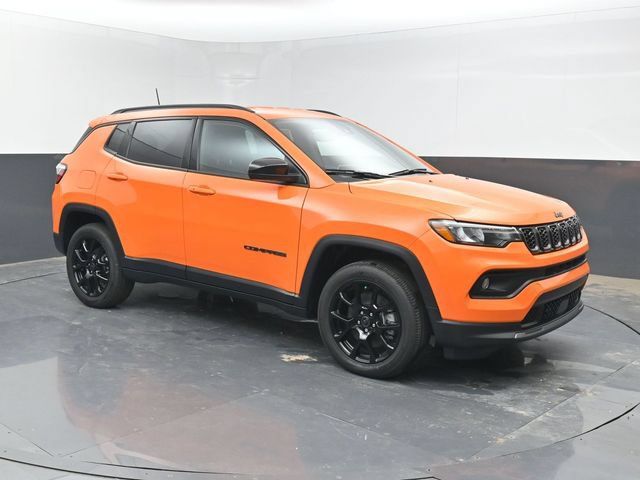 Used 2026 Jeep Compass Latitude AWD/4WD image 32
