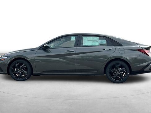 Used 2026 Hyundai Elantra Sport FWD image 3