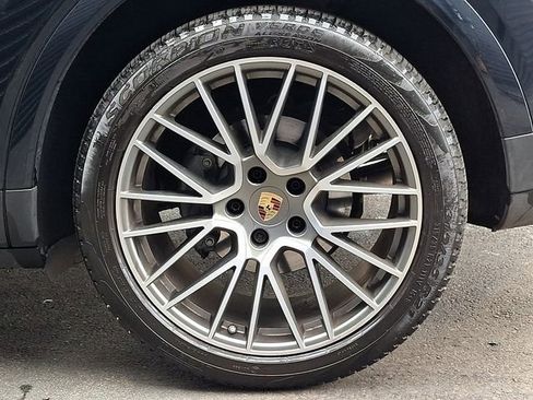 Certified 2023 Porsche Cayenne S Platinum AWD/4WD image 14