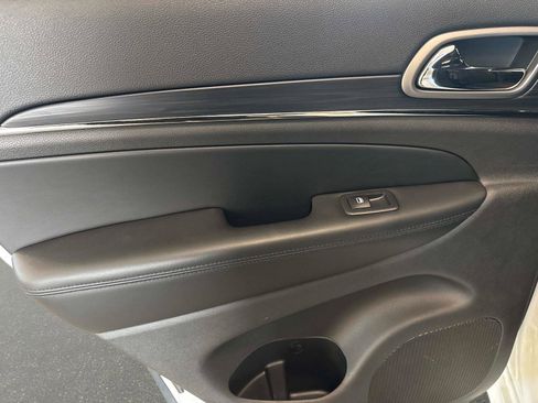 Used 2020 Jeep Grand Cherokee Limited X image 11