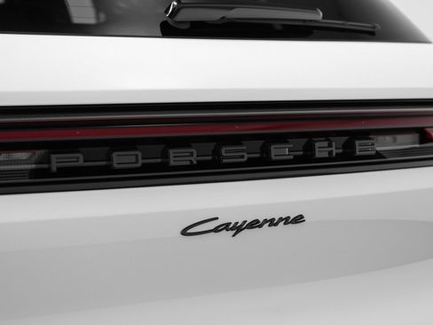 Certified 2025 Porsche Cayenne image 17