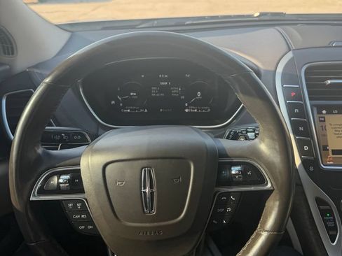 Used 2019 Lincoln Nautilus Select AWD/4WD image 12