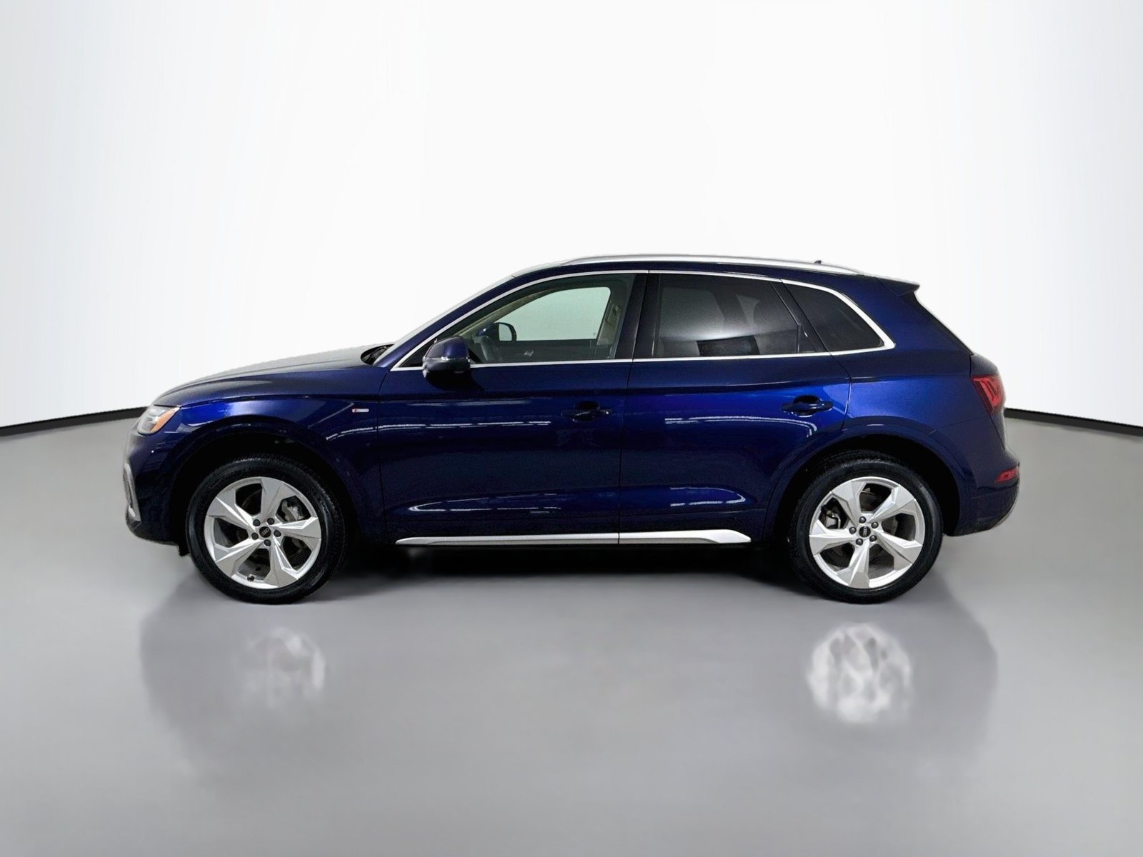 Certified 2024 Audi Q5 2.0T Premium Plus w/ Premium Plus Package AWD/4WD image 2