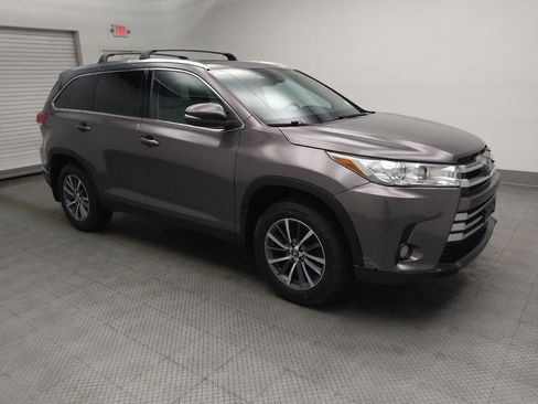 Used 2019 Toyota Highlander XLE AWD/4WD image 11