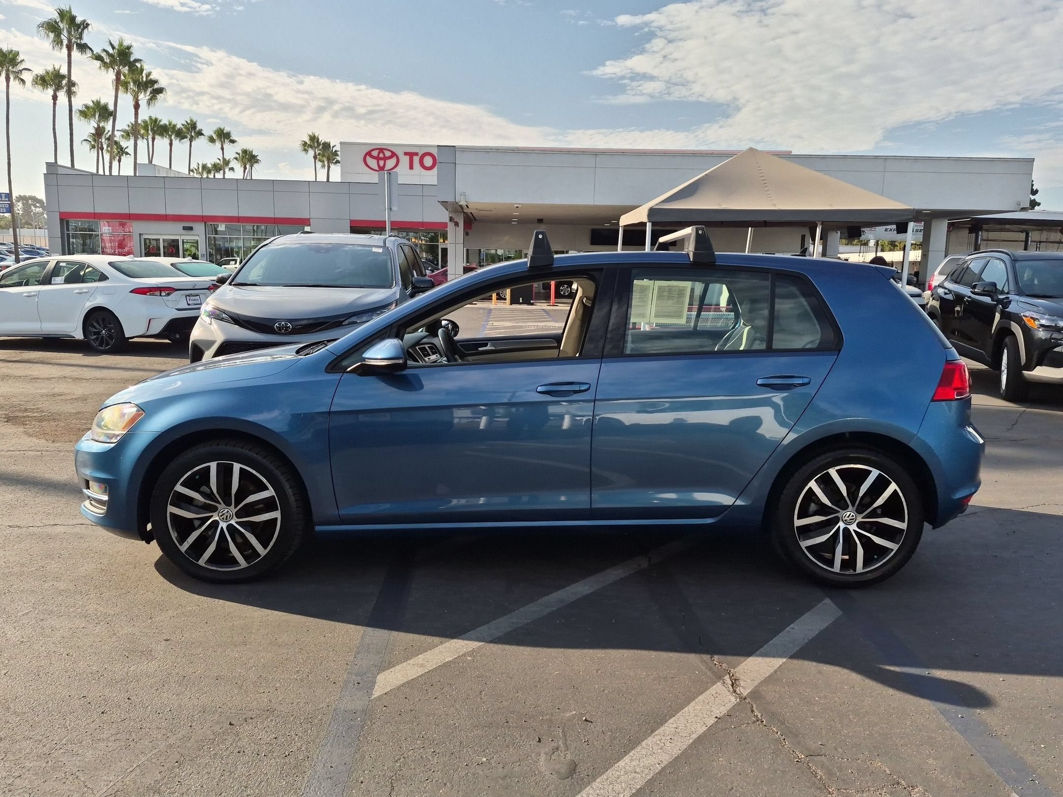 Used 2016 Volkswagen Golf SE w/ Lighting Package FWD image 4