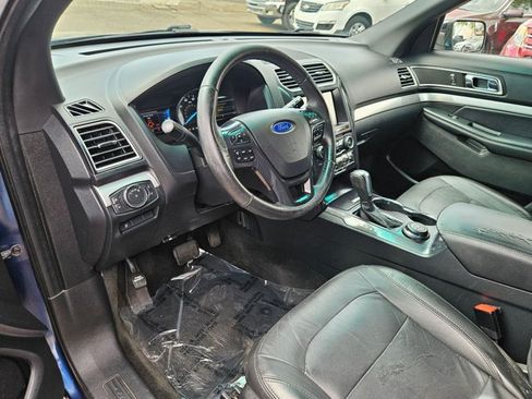 Used 2016 Ford Explorer XLT w/ Equipment Group 202A AWD/4WD image 11
