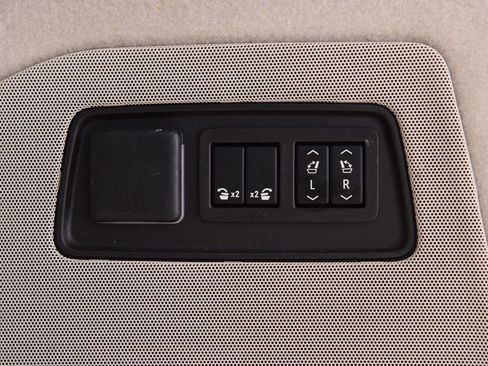 Used 2024 Cadillac Escalade ESV Sport Platinum w/ LPO, ONYX Package AWD/4WD image 26