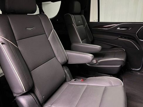 Used 2023 Cadillac Escalade ESV Premium Luxury image 19