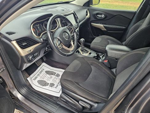 Used 2017 Jeep Cherokee Latitude image 6