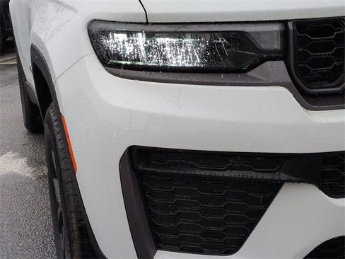 New 2026 Jeep Grand Cherokee Altitude image 9