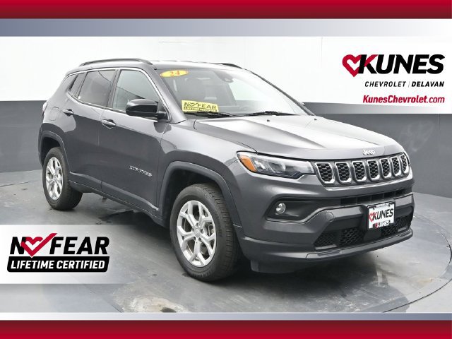 Used 2024 Jeep Compass Latitude AWD/4WD image 1