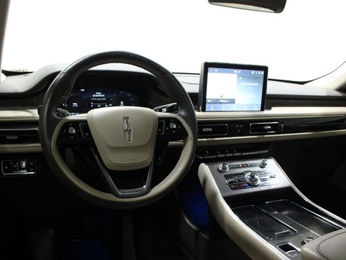 Used 2023 Lincoln Aviator Reserve w/ Equipment Group 201A AWD/4WD image 2