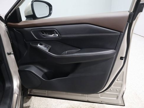 Used 2023 Nissan Rogue SL w/ SL Premium Package image 26