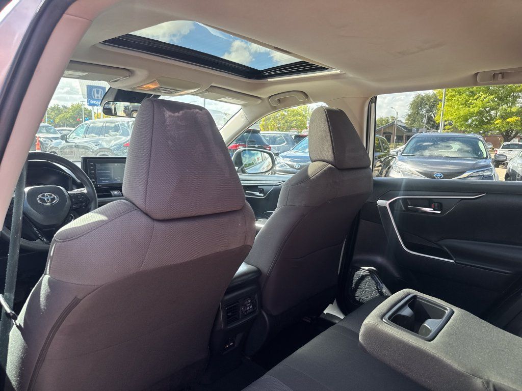 Used 2021 Toyota RAV4 XLE w/ Convenience Package AWD/4WD image 37
