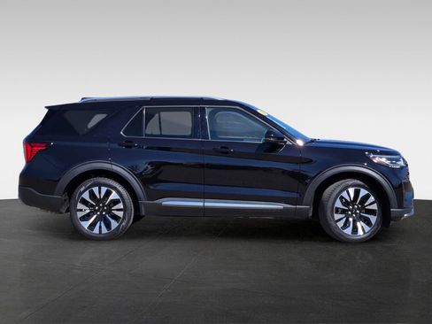 Used 2025 Ford Explorer Platinum w/ LUX Leather Package image 3