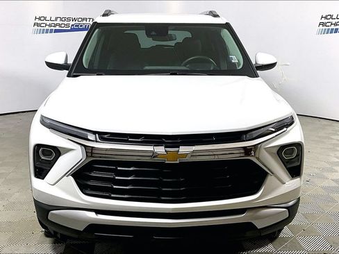 Used 2025 Chevrolet TrailBlazer LT FWD image 2