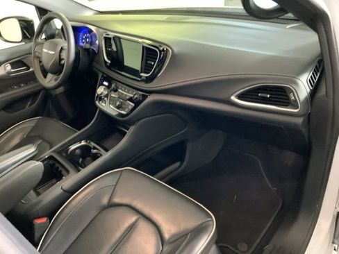 Used 2023 Chrysler Pacifica Limited w/ Uconnect Theater Family Group AWD/4WD image 30