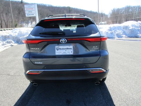 Used 2021 Toyota Venza XLE w/ Softex Package image 6