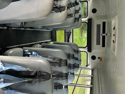 Used 2010 Chevrolet Express 3500 Extended RWD image 5