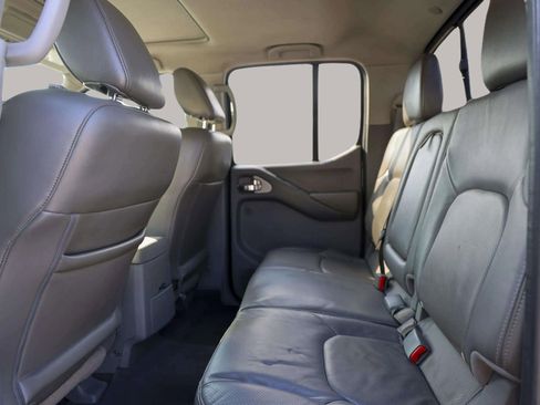 Used 2019 Nissan Frontier SL image 24