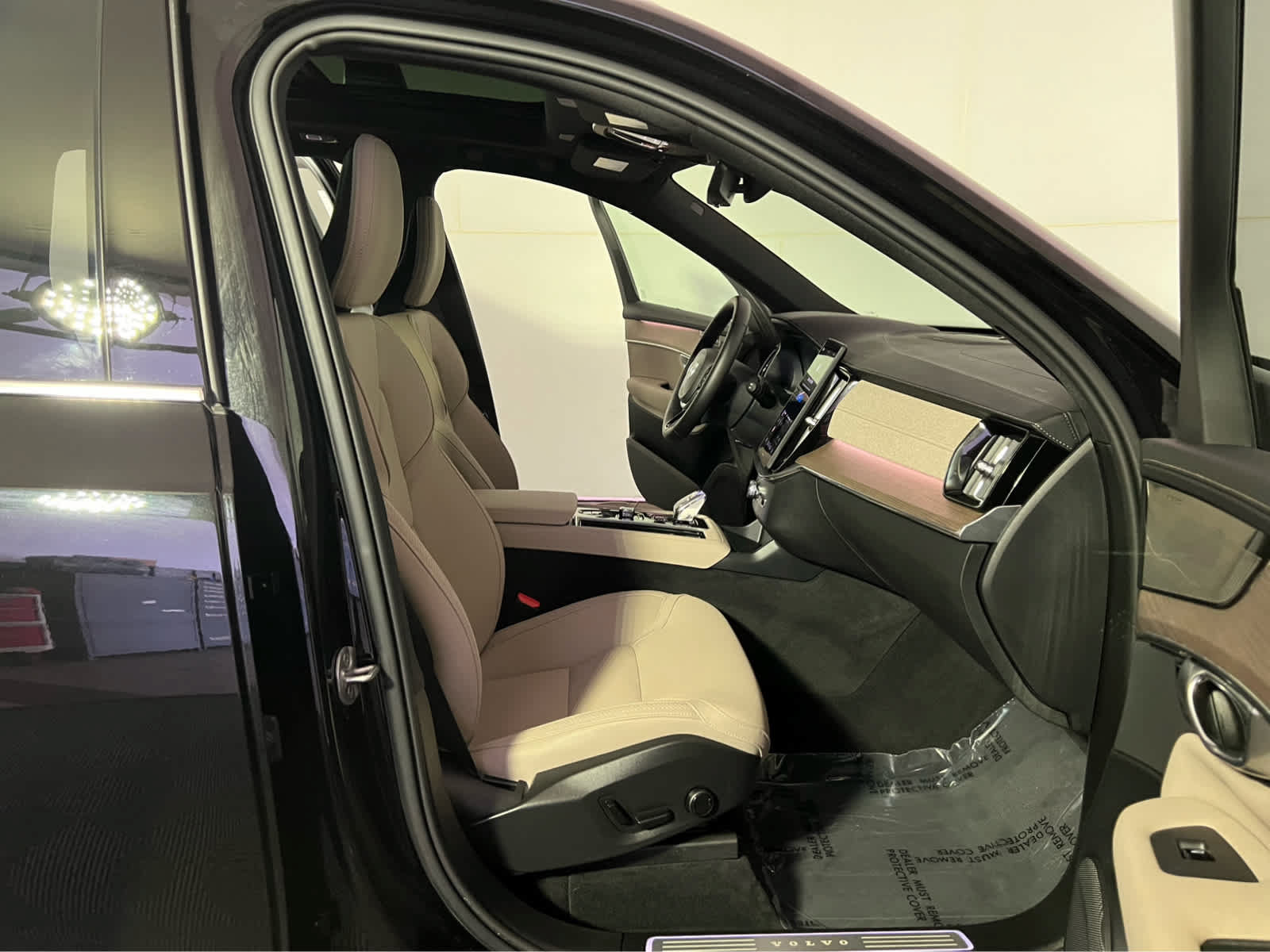 Used 2025 Volvo XC90 B5 Plus w/ Protection Package Premier AWD/4WD image 30