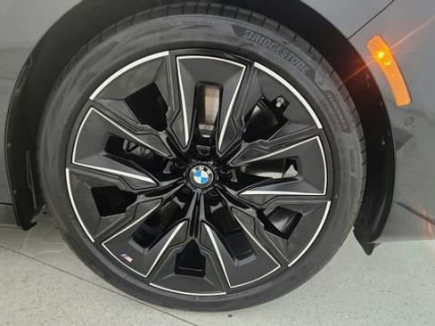 Used 2026 BMW 740i w/ Premium Package RWD image 94
