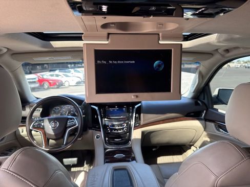 Used 2015 Cadillac Escalade Luxury AWD/4WD image 22