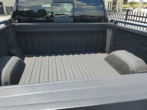 Used 2024 GMC Sierra 1500 SLT w/ SLT Premium Plus Package AWD/4WD image 18