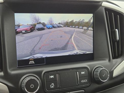 Used 2024 GMC Terrain SLT image 30