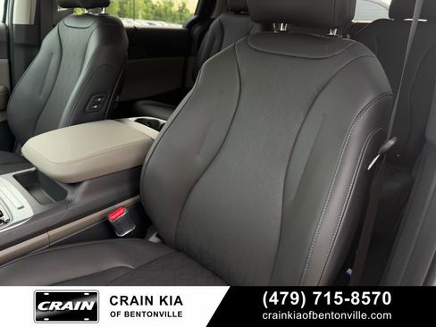 New 2026 Kia Carnival EX FWD image 24
