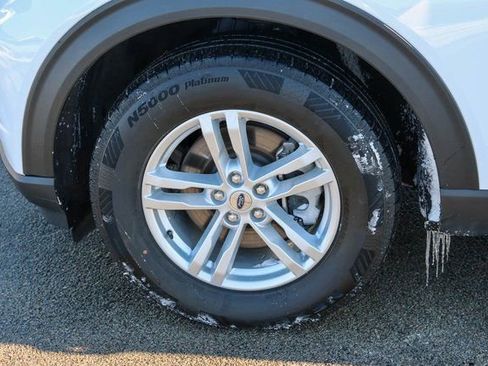 Used 2022 Ford Explorer XLT AWD/4WD image 7