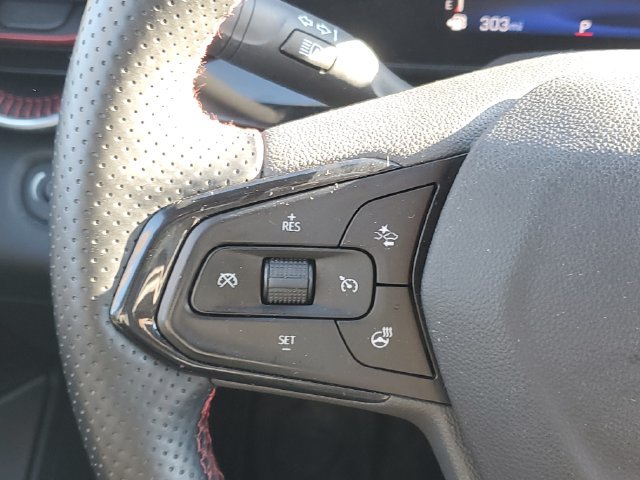 Used 2025 Chevrolet Trax RS w/ Driver Confidence Package FWD image 21